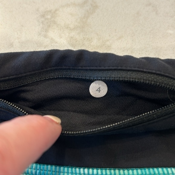 Lululemon Tracker Short II Turquoise Tie Dye Athletic Shorts Women’s Size 4 - Picture 8 of 16